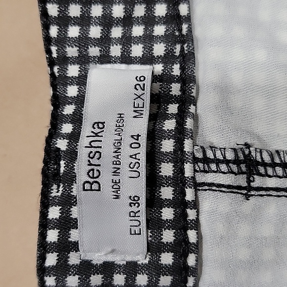 Bershka Size 4 Black and White Plaid Bubble / Balloon Mini Skirt NEW w/Tags! - Picture 9 of 11